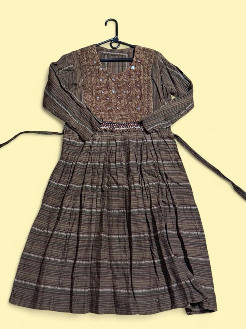 Vintage Boho Embroidered & beaded Dress 🤎🌿